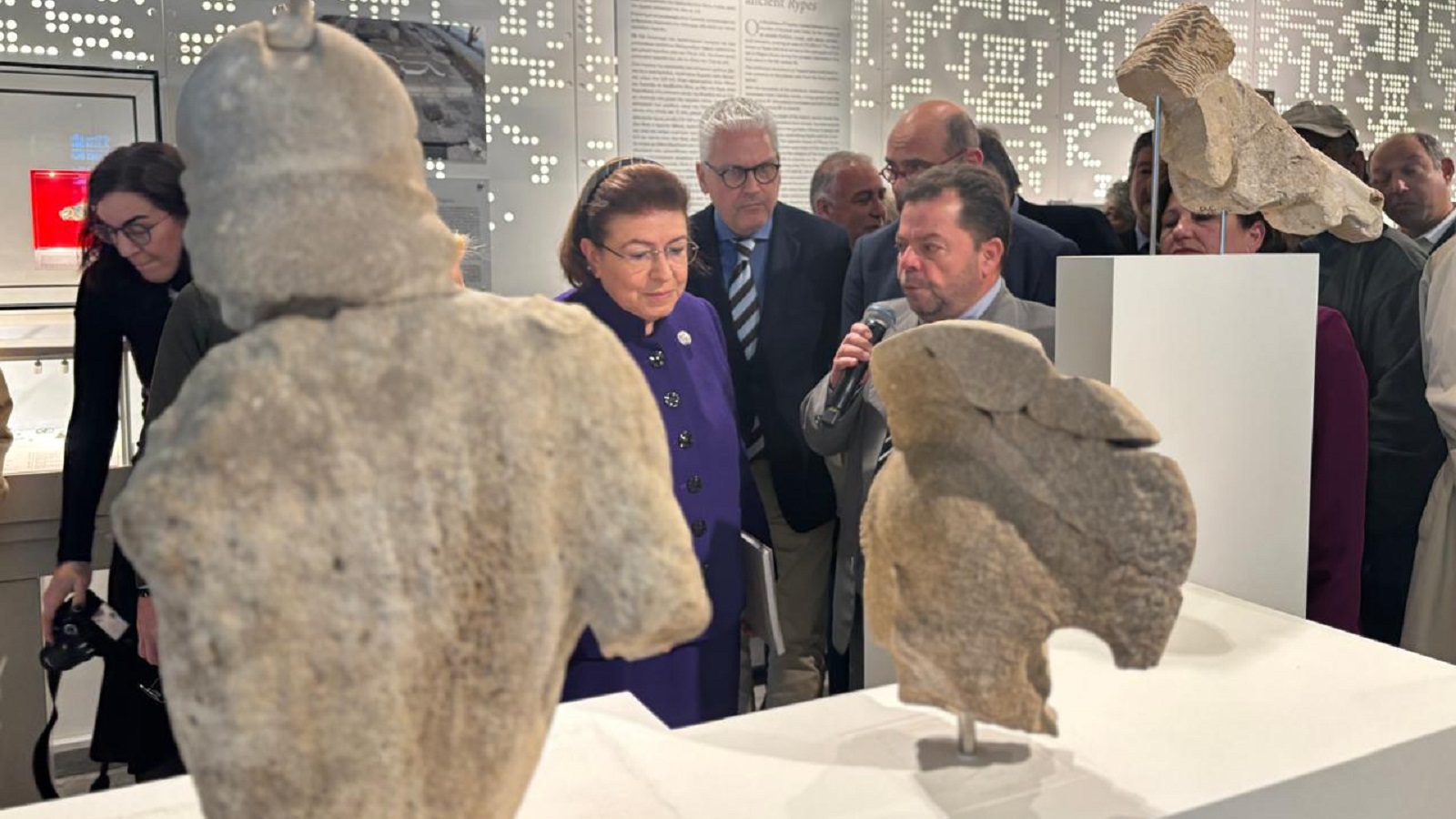 Λ. Μενδώνη: Το υπουργείο κι η Εφορεία Αρχαιοτήτων Αχαΐας αποδίδουν στο Αίγιο ένα εξαιρετικά σημαντικό αρχαιολογικό μουσείο-1