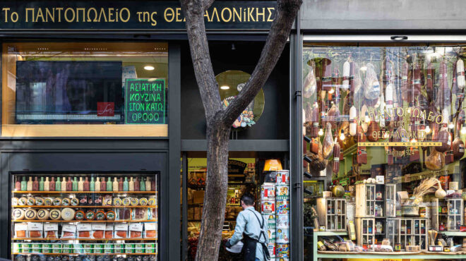 γιορτινά-ψώνια-στη-θεσσαλονίκη-ένας-μ-563387410