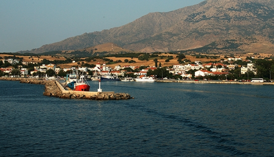 πλοίο-με-103-επιβάτες-προσέκρουσε-στο-λι-563352664