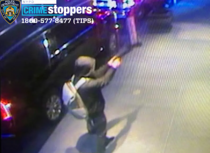 Μανχάταν: Εικόνες με τον δράστη της δολοφονικής επίθεσης – Πού εστιάζουν οι έρευνες-1