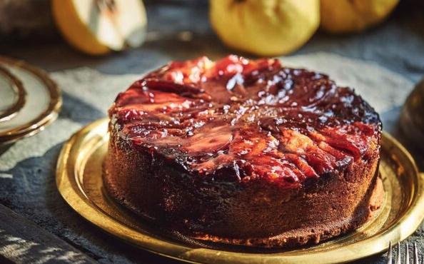 κυδωνόπιτα-ανάποδη-επίσημη-με-αμύγδα-563363029