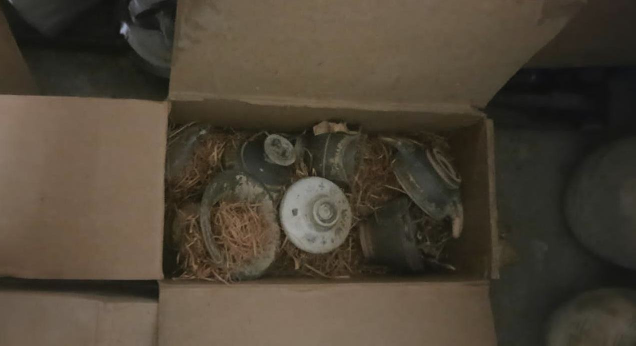 «Θησαυρός» αρχαιοτήτων βρέθηκε στο κέντρο της Αθήνας τυλιγμένος σε… εφημερίδες του 1940-2