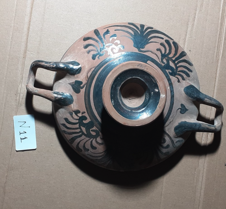 «Θησαυρός» αρχαιοτήτων βρέθηκε στο κέντρο της Αθήνας τυλιγμένος σε… εφημερίδες του 1940-3