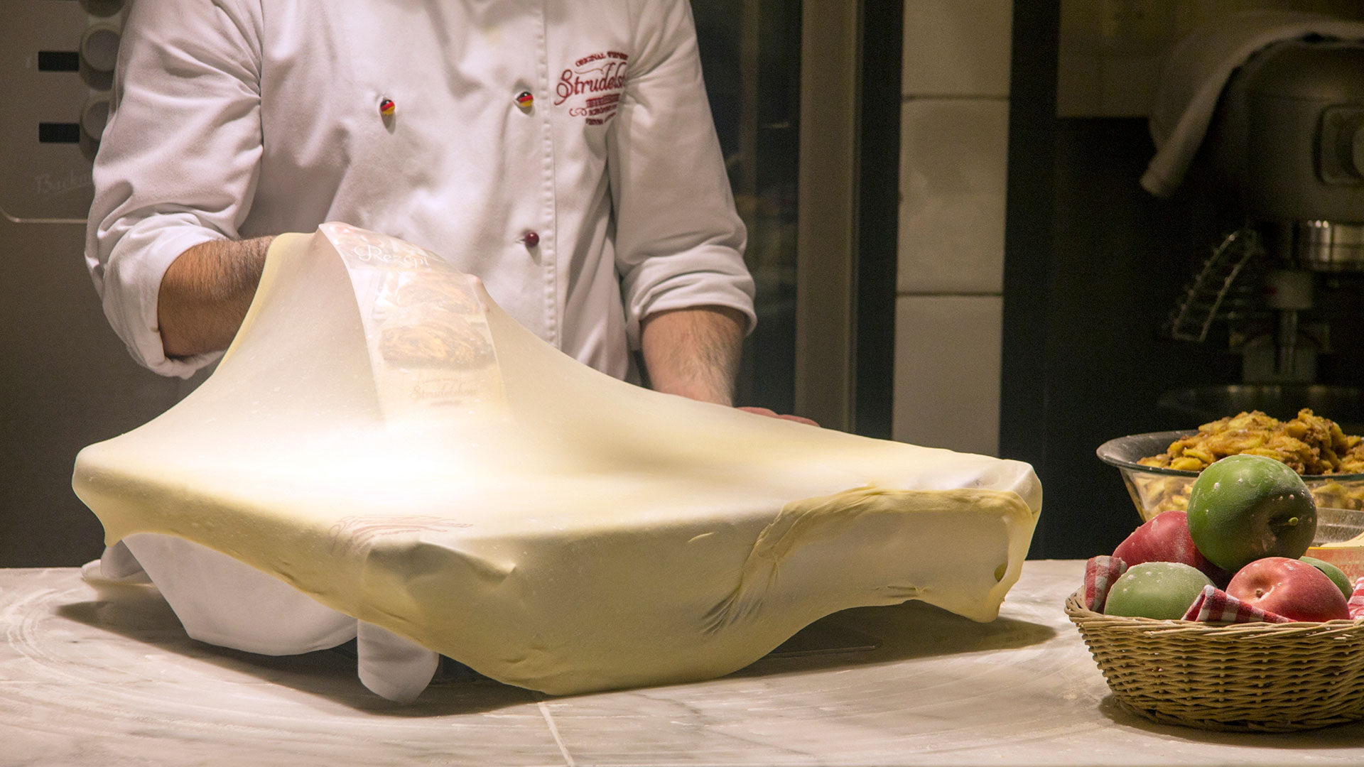 Στρούντελ μήλου: η ιστορία του εθνικού γλυκού της Αυστρίας και 4 συνταγές-2