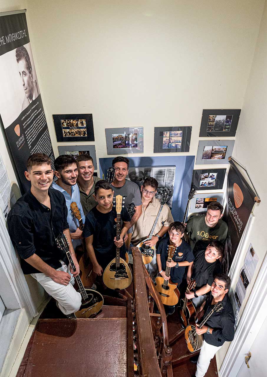 Από τον Μάρκο Βαμβακάρη στις γειτονιές της Σύρου: Η ζωντανή παράδοση του ρεμπέτικου-5