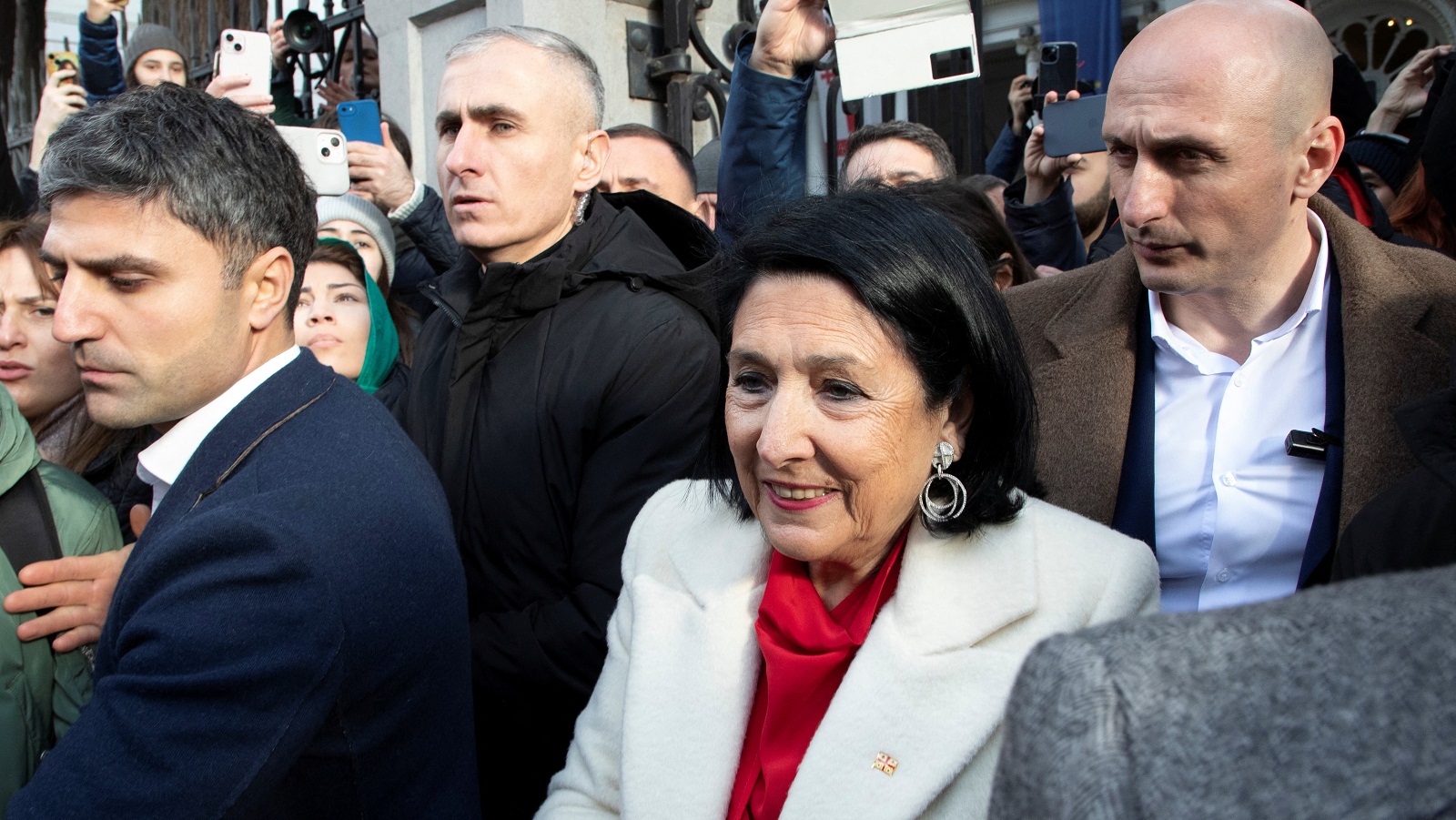 Γεωργία: Ορκίστηκε ο νέος πρόεδρος εν μέσω σφοδρών αντιδράσεων-1