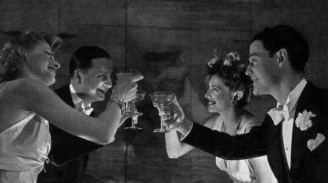 πώς-και-γιατί-οι-γιορτές-μάς-φέρνουν-στ-563378443