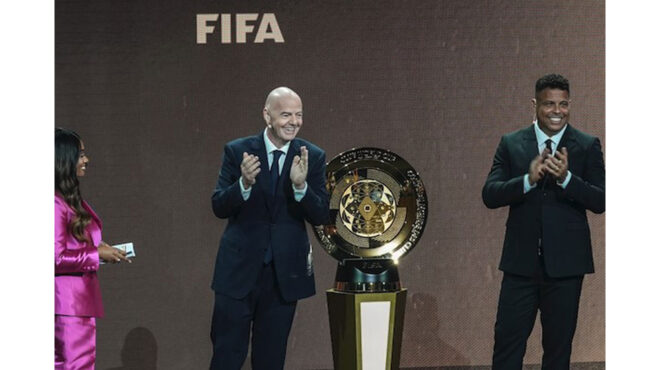 προς-τη-σέντρα-το-παγκόσμιο-συλλόγων-563359342