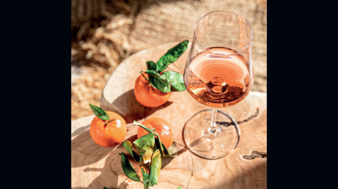 μια-επιλογή-από-ιδιαίτερα-κρασιά-για-τ-563382259