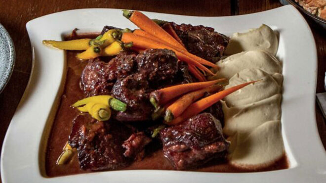 αγριογούρουνο-στη-γάστρα-με-πουρέ-σελ-563351341