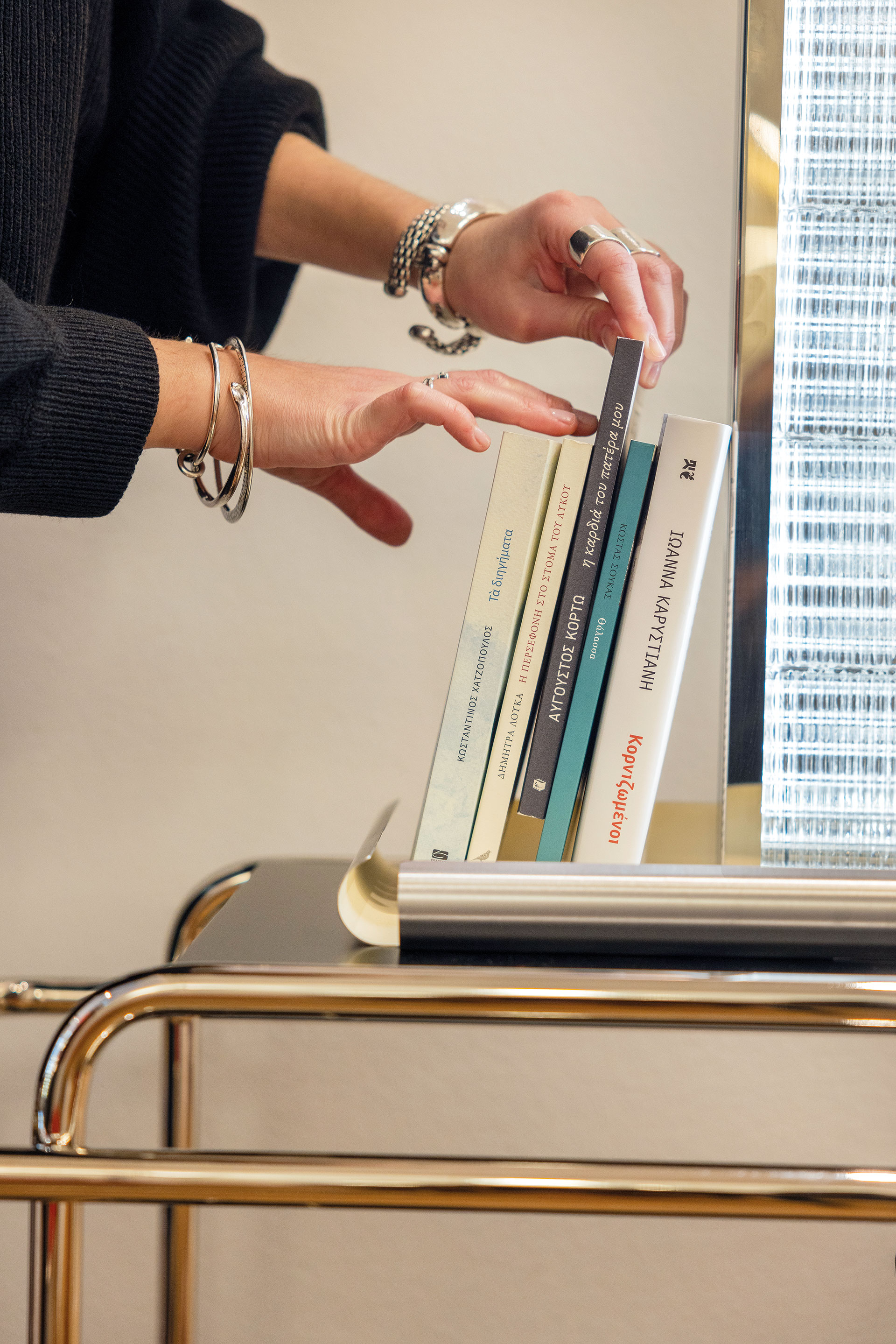 Ελληνική λογοτεχνία: Οι νέες εκδόσεις που διαβάσαμε και ξεχωρίσαμε-1