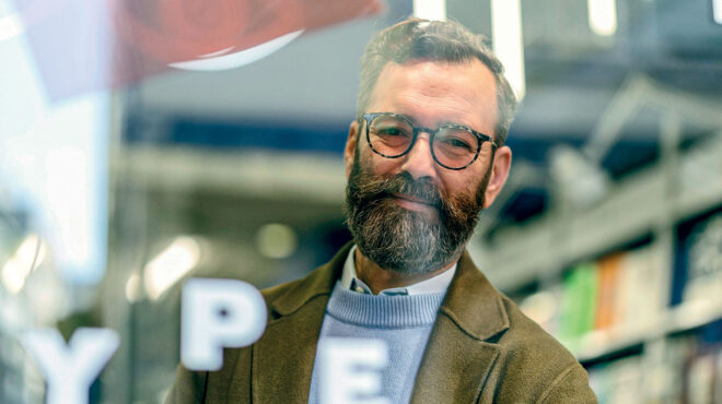 διαλέγοντας-βιβλία-με-τον-αγγελο-μπρά-563384446