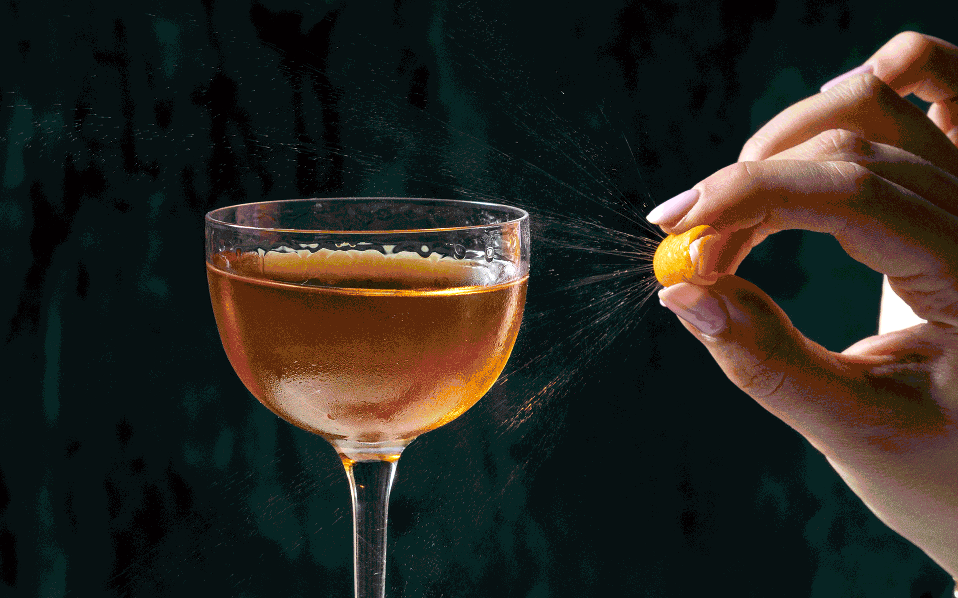 εξι-μπαρ-για-εκλεκτά-αποστάγματα-563388595