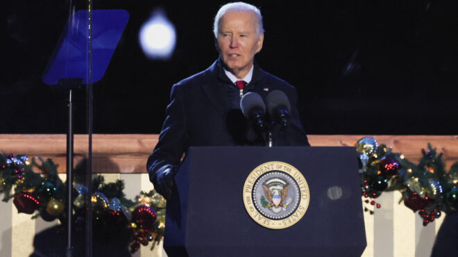 ο-μπάιντεν-εξετάζει-ασυλία-για-συνε-563359171