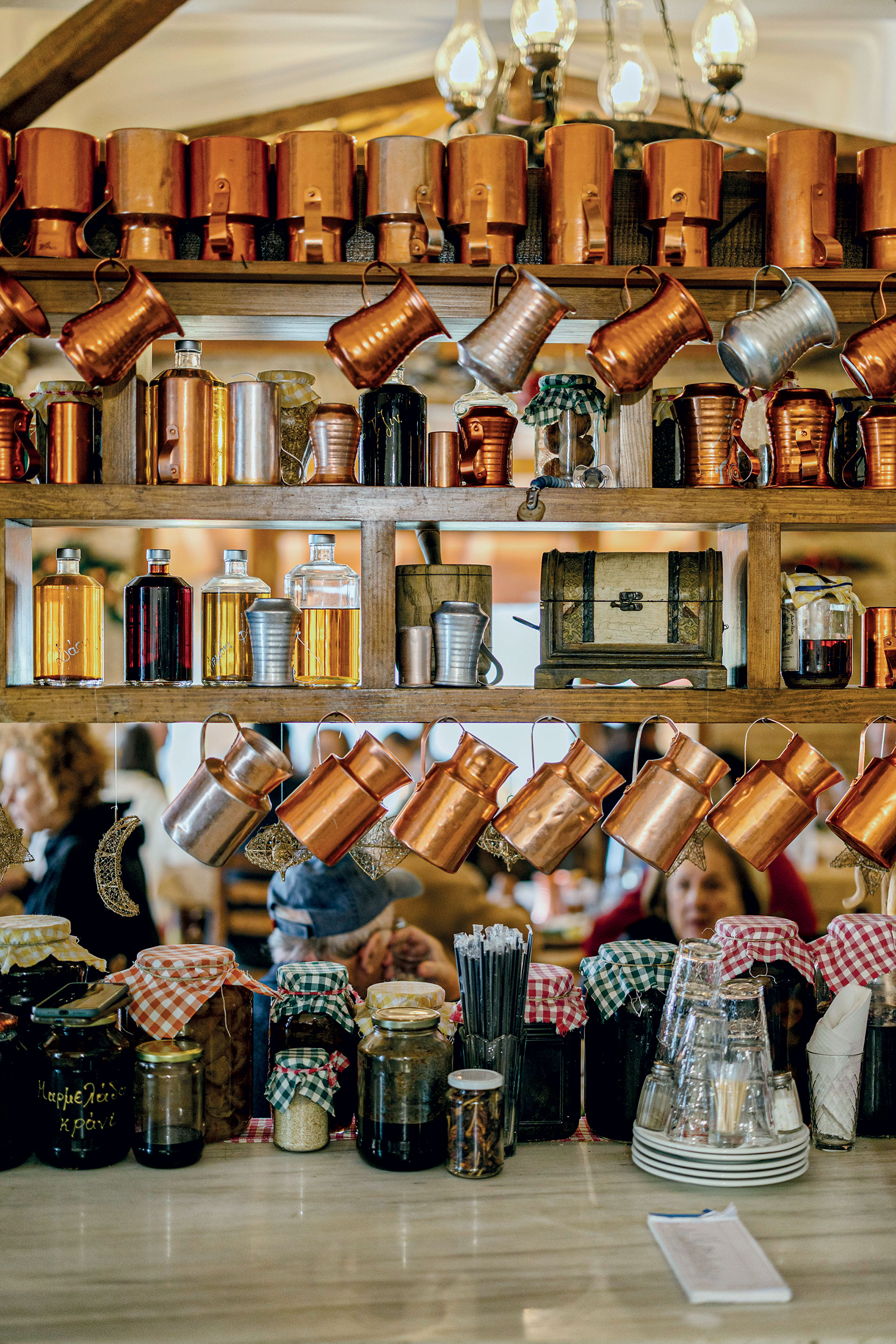 Στις ταβέρνες του Διονύσου, για παραδοσιακό αρνάκι στη γάστρα-8