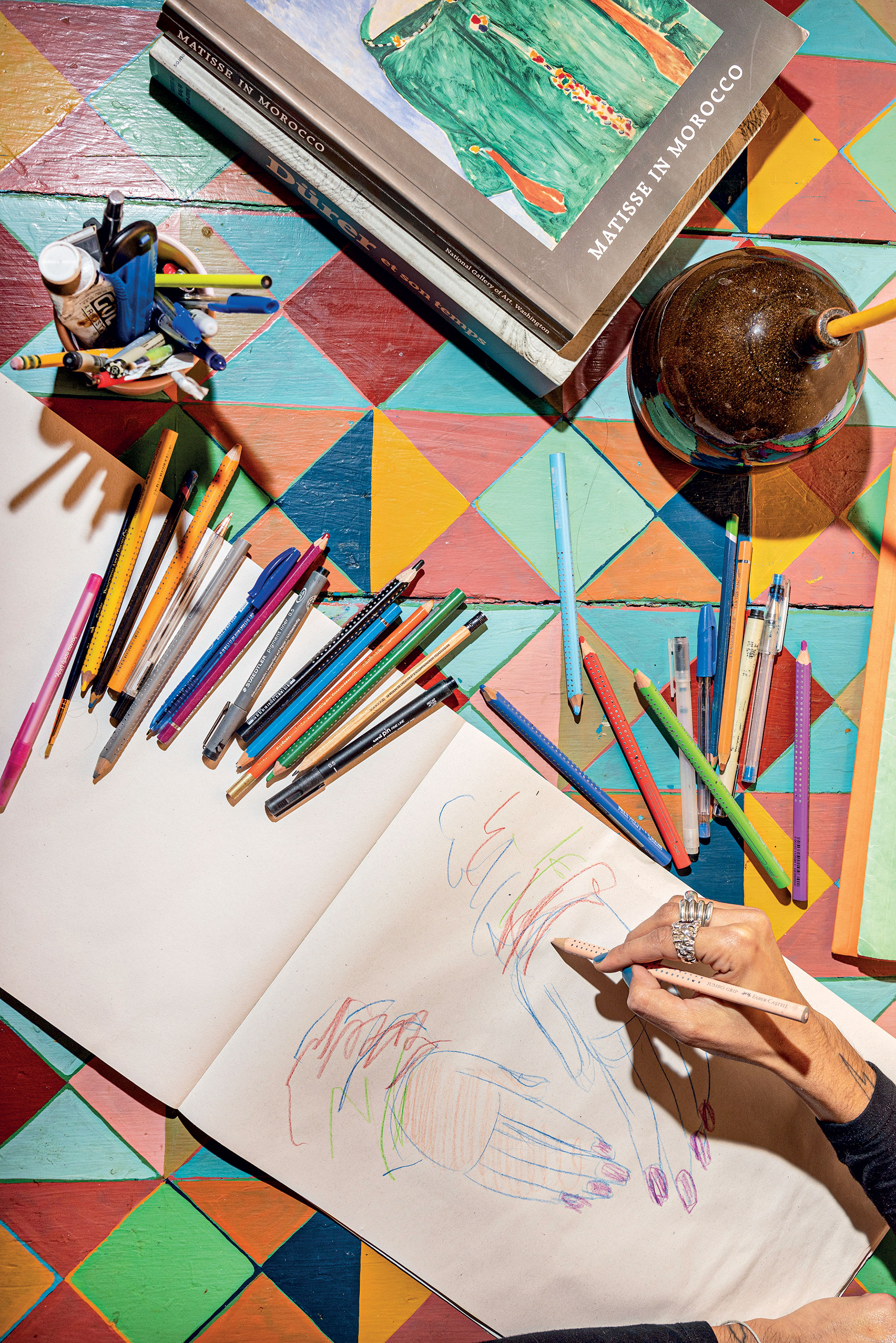 Ενα σπίτι γεμάτο χρώμα και μνήμες στην Κυψέλη-2