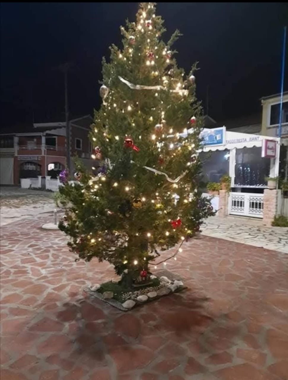 «Μη νομίζετε ότι εδώ έχει γιορτινό κλίμα όπως στις πόλεις»-2