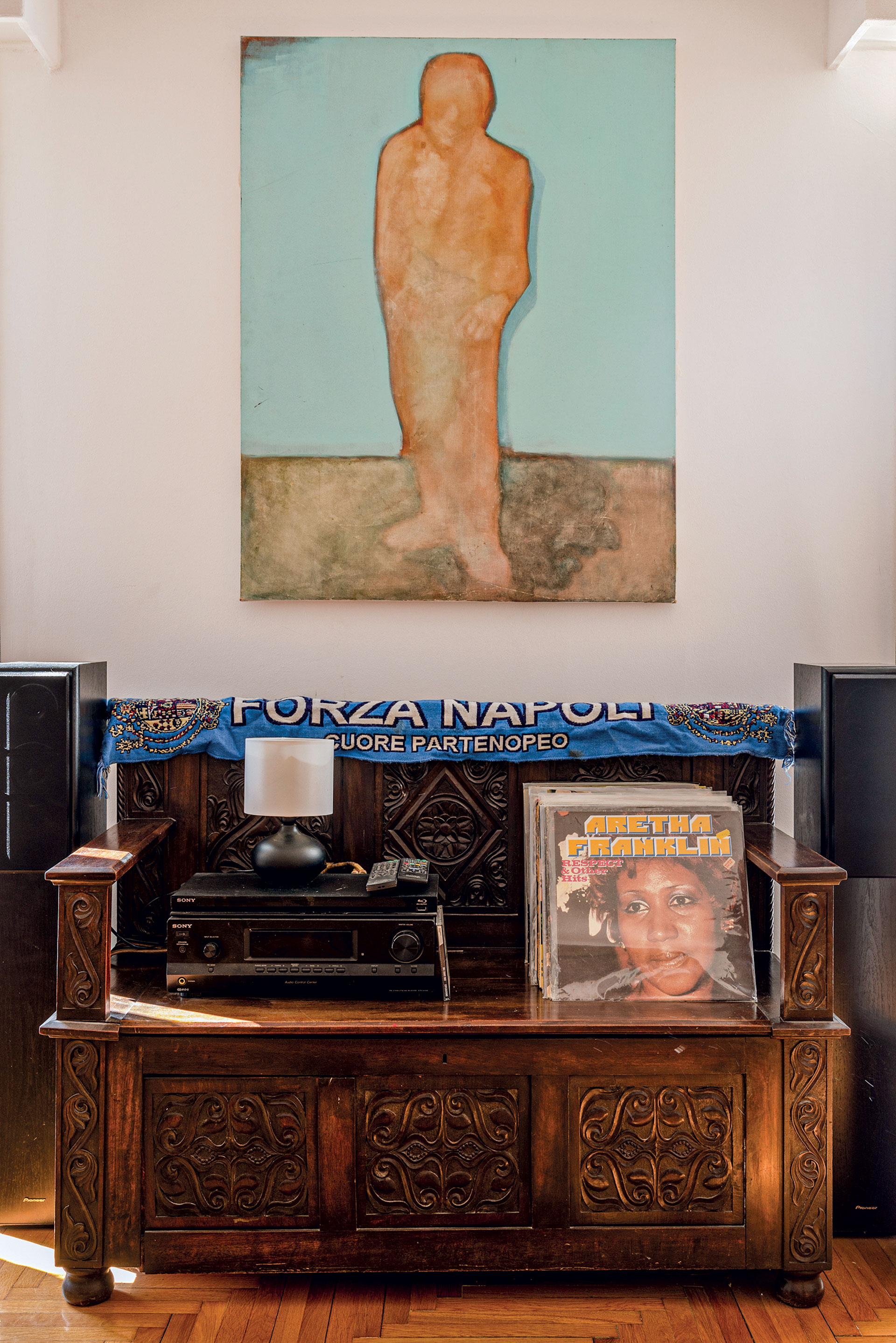 Ενα σπίτι γεμάτο χρώμα και μνήμες στην Κυψέλη-4