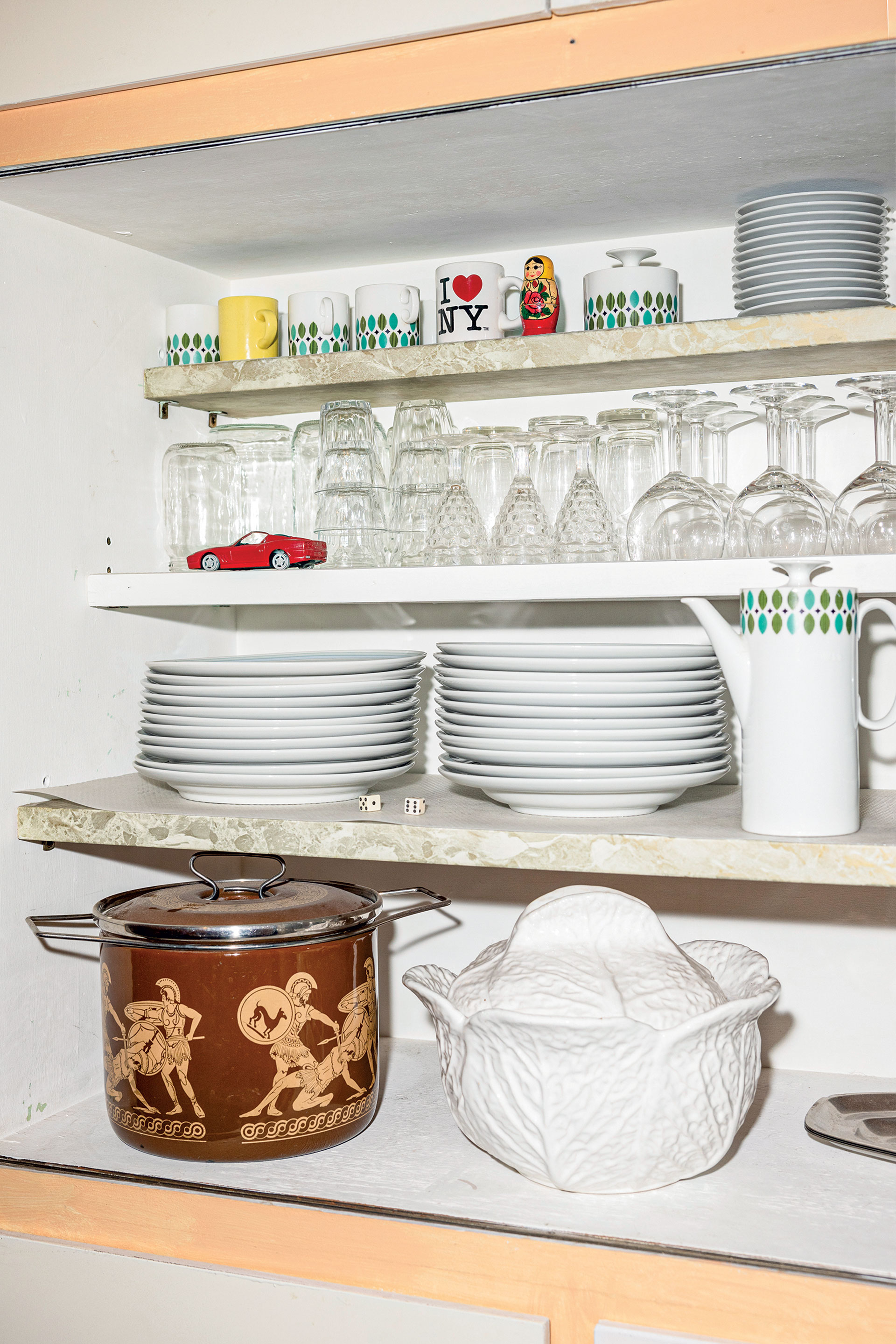 Ενα σπίτι γεμάτο χρώμα και μνήμες στην Κυψέλη-5