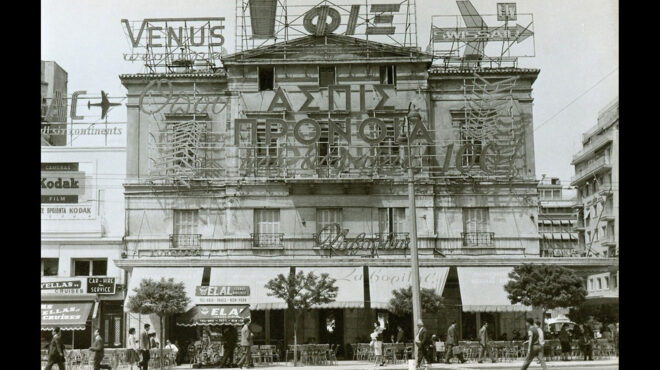 θέλουν-να-βγάλουν-μια-φωτογραφία-και-563381911