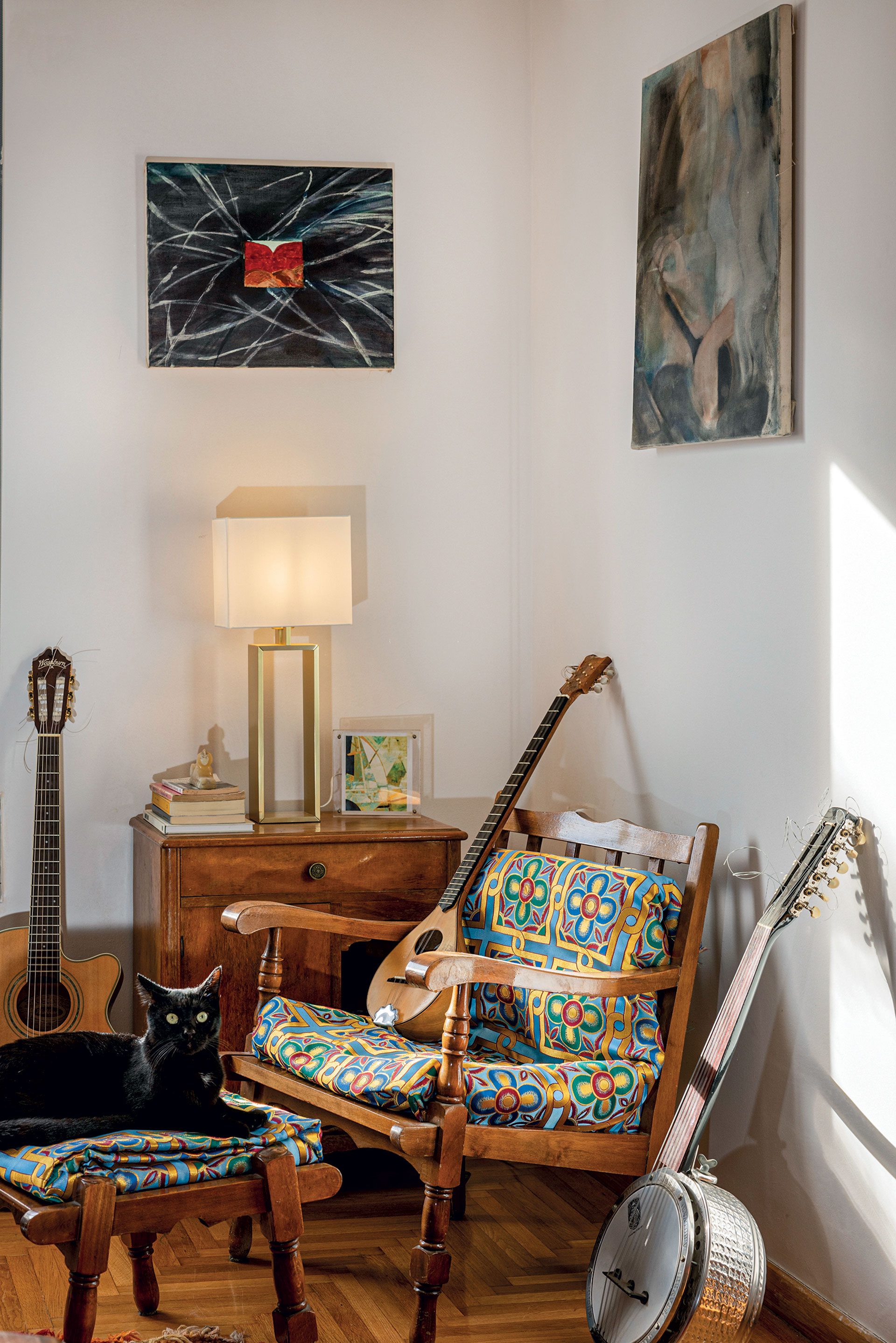 Ενα σπίτι γεμάτο χρώμα και μνήμες στην Κυψέλη-6