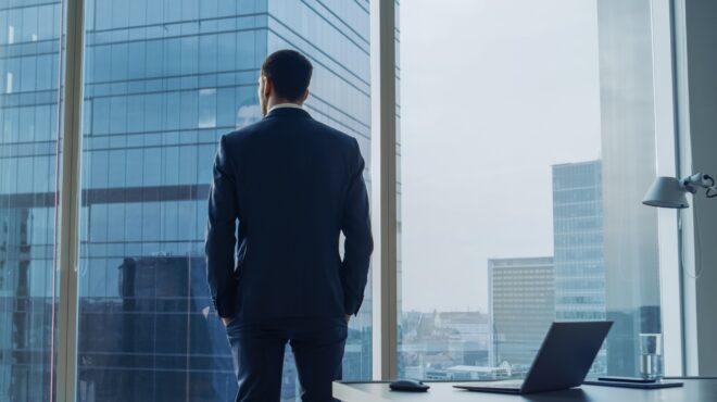 αμοιβές-άνω-του-εκατομμυρίου-για-15-στελ-563397499