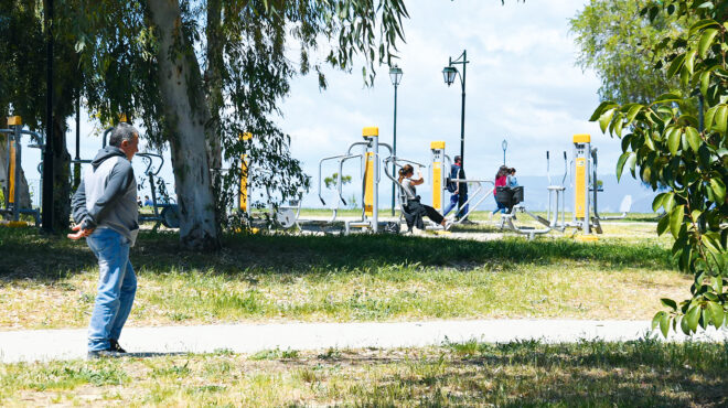 μπαμπά-μαμά-τι-κάνετε-στο-πάρκο-563393917