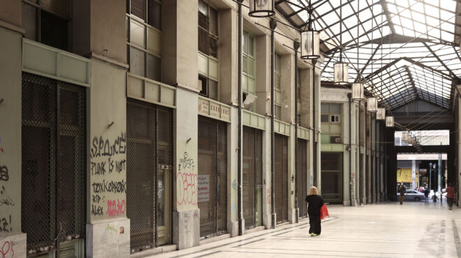 αποκτά-ξανά-ζωή-η-στοά-αρσακείου-563395876