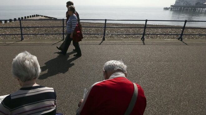 σήμερα-καταβάλλεται-το-επίδομα-των-100-έ-563379415