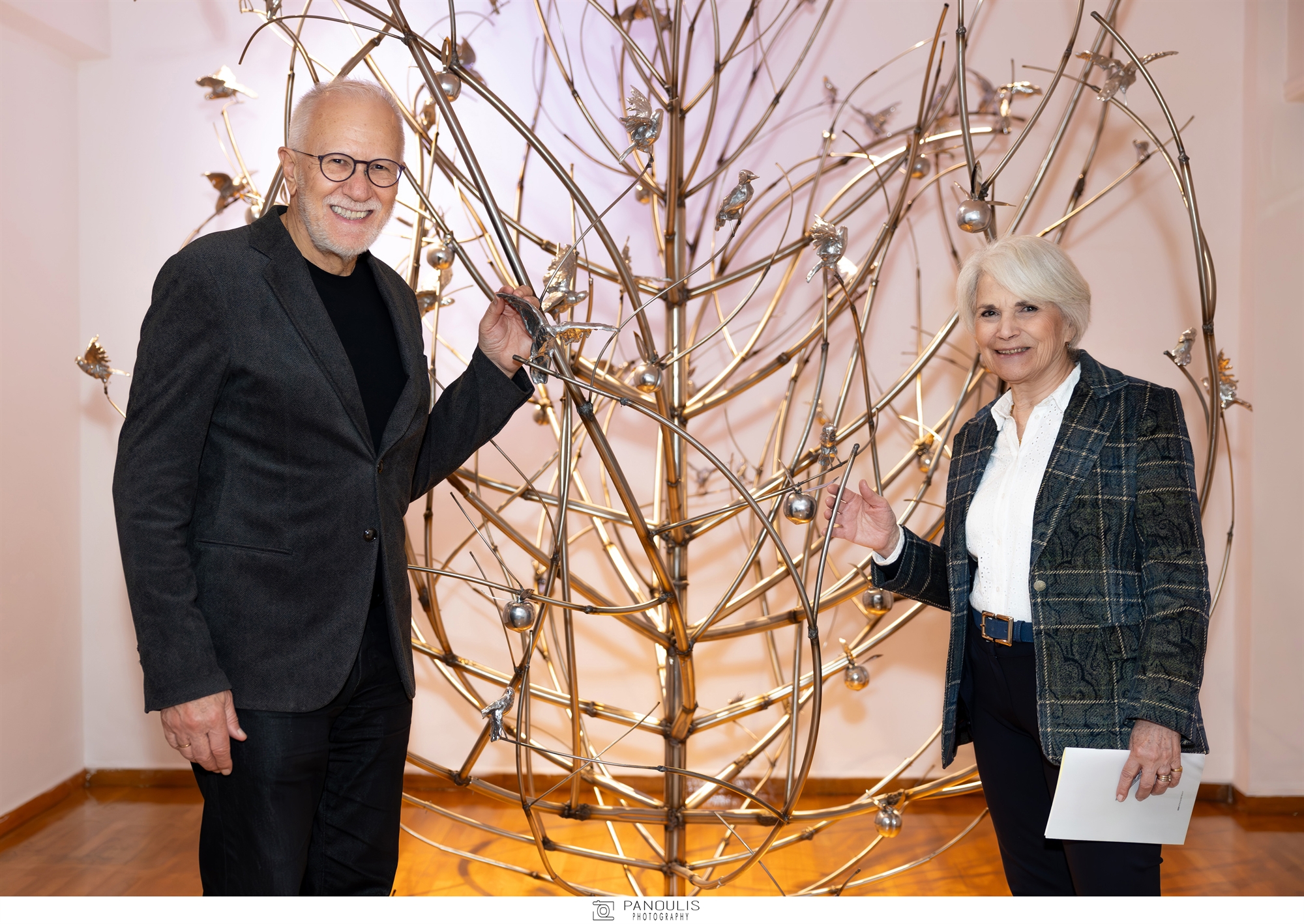 To ιριδίζον σύμπαν των παιδικών χρόνων της Αφροδίτης Λίτη στην γκαλερί Citronne-1