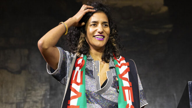 απονομή-βραβείου-τέρνερ-με-διαμαρτυρ-563357389