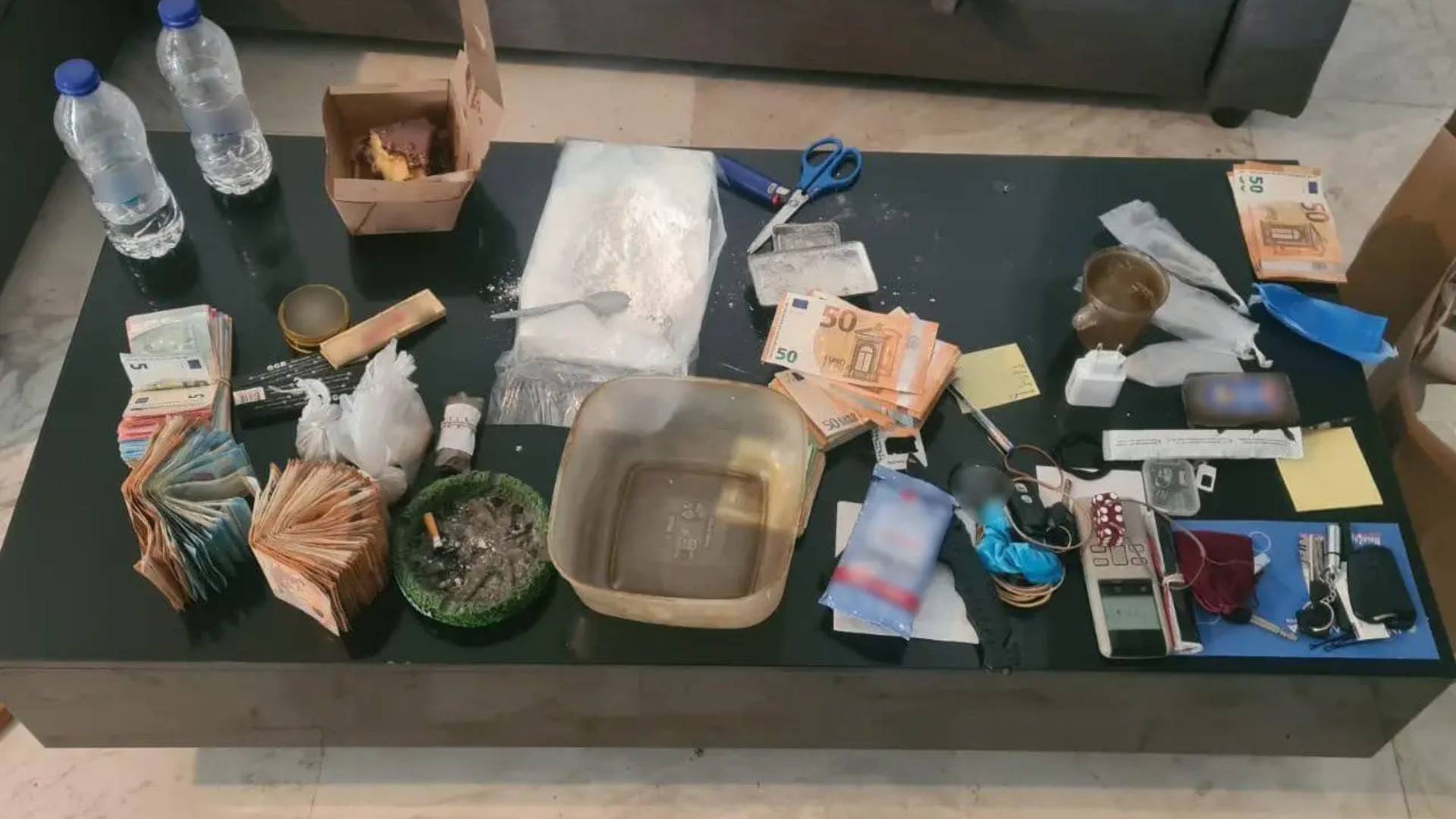 Εξαρθρώθηκε εγκληματική οργάνωση – Εμπλεκόταν σε εκρήξεις, εμπρησμούς, ξυλοδαρμούς, ναρκωτικά-2