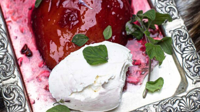 επιδόρπιο-με-ψητά-κυδώνια-στο-σιρόπι-τ-563376682