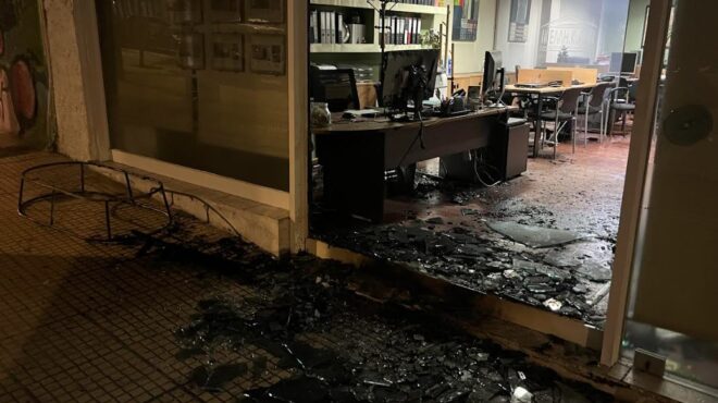 εμπρηστικές-επιθέσεις-σε-κολωνό-και-θ-563387905