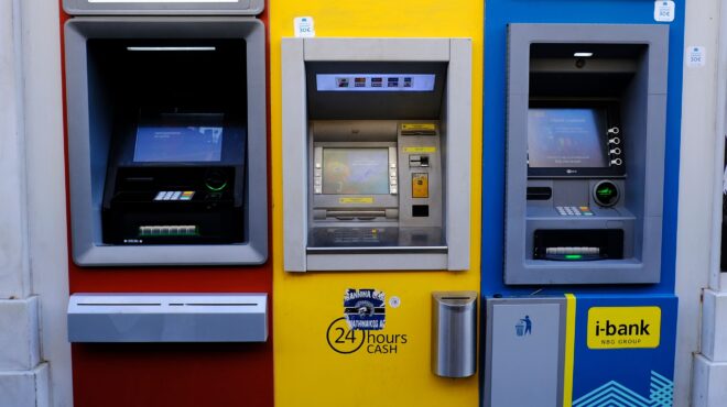 στα-50-λεπτά-η-προμήθεια-για-μεταφορά-έω-563379412