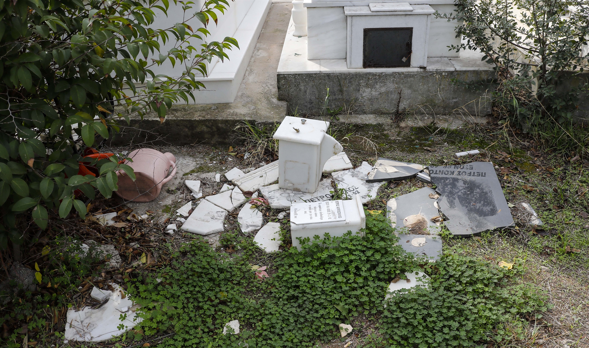 Γ΄ Νεκροταφείο: Δεν υπάρχει χώρος για τα οστά-2