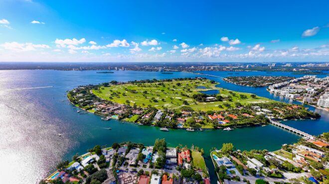 ο-μυστηριώδης-γείτονας-του-μπέζος-με-τ-563394151