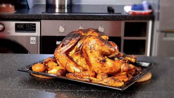 γαλοπούλα-πικάντικη-γεμιστή-με-λουκά-563387773