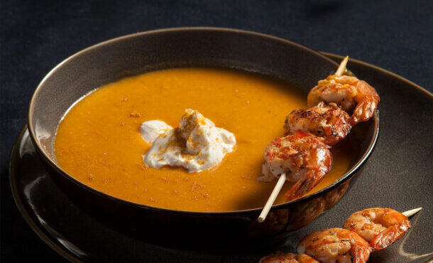 γαριδόσουπα-με-θυμάρι-ξινόκρεμα-και-α-563363596