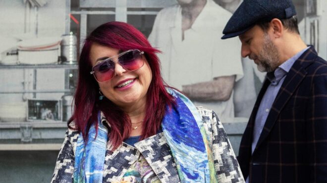 μεσημέρι-στο-κέντρο-για-ψώνια-και-βόλτ-563386978