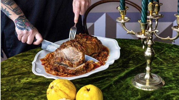 χοιρινό-με-τα-λάχανα-ένα-έξοχο-μακεδον-563387779