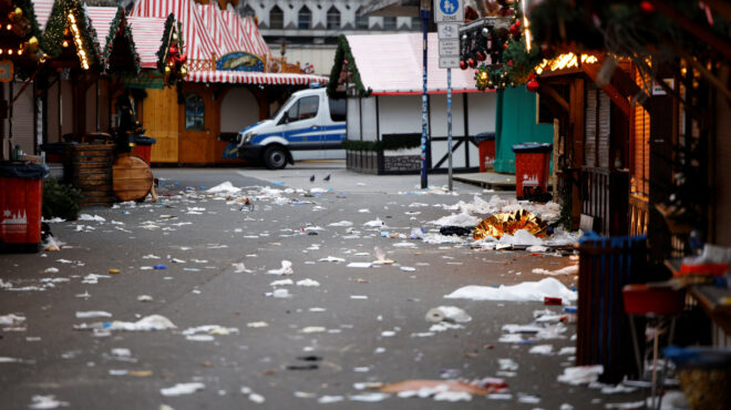 εννιάχρονο-παιδί-μεταξύ-των-νεκρών-563386972