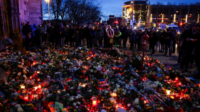 εννιάχρονο-παιδί-μεταξύ-των-νεκρών-563387092