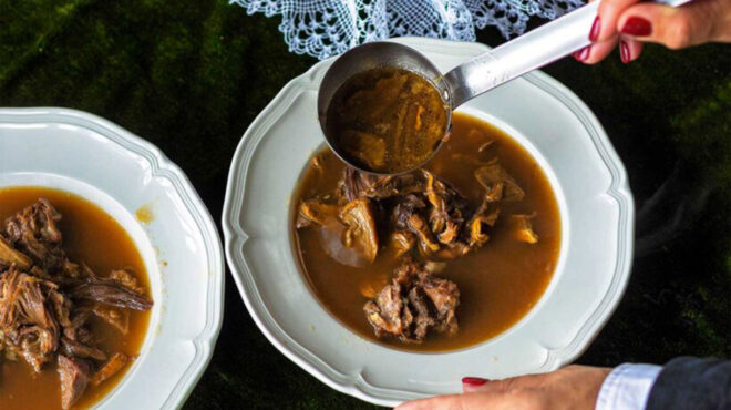 η-κρεατόσουπα-της-1-ημέρας-και-6-ωρών-με-μ-563387767