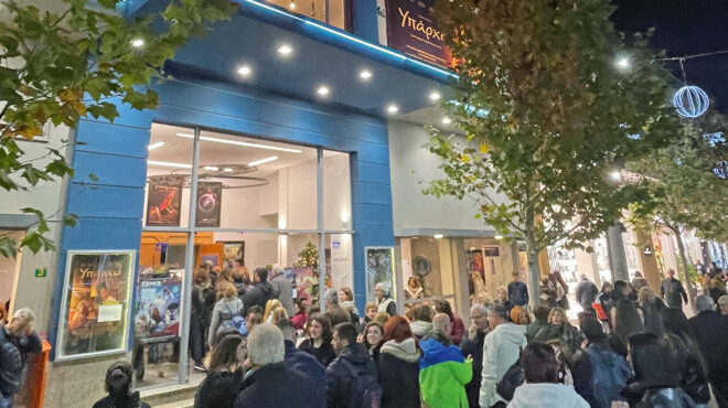 γιατί-η-gen-z-κάνει-ουρές-για-τον-καζαντζίδ-563390053