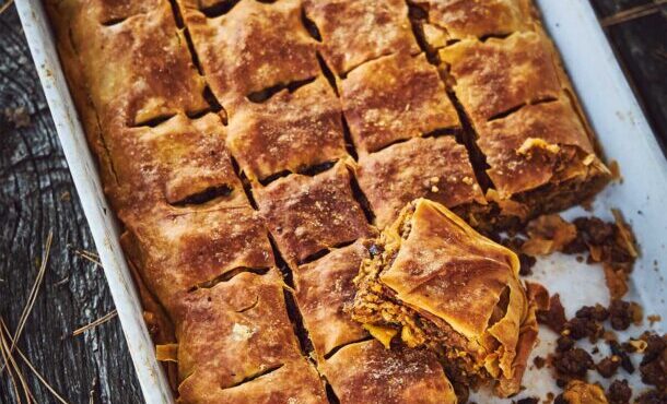 κρεατόπιτα-με-κάστανα-και-τραχανά-563396254