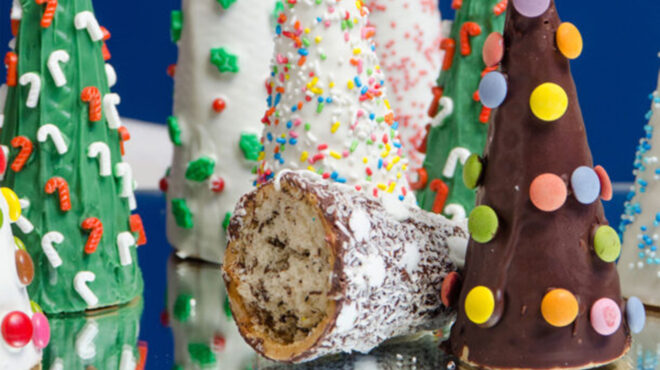 μάφιν-μέσα-σε-χωνάκια-παγωτού-σαν-χρισ-563387335