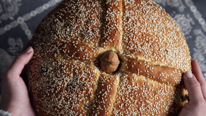 μυκονιάτικο-xριστόψωμο-μυρωδάτο-με-μα-563388472