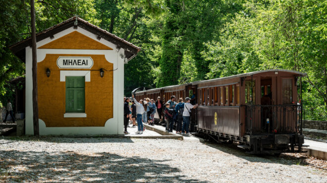 μουτζούρης-εκτροχιάστηκε-την-πρώτ-563375347
