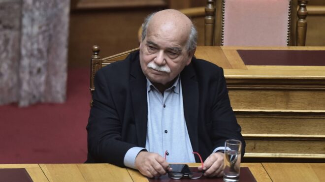 ν-βούτσης-για-τον-αστυνομικό-της-βουλή-563358088